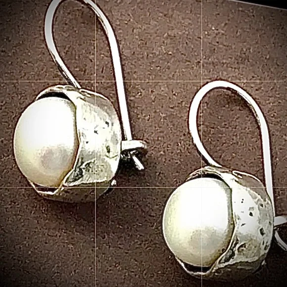Silpada Vintage RARE Sterling Silver & Genuine Pearl Margarite Hammered Earrings - Picture 2 of 8